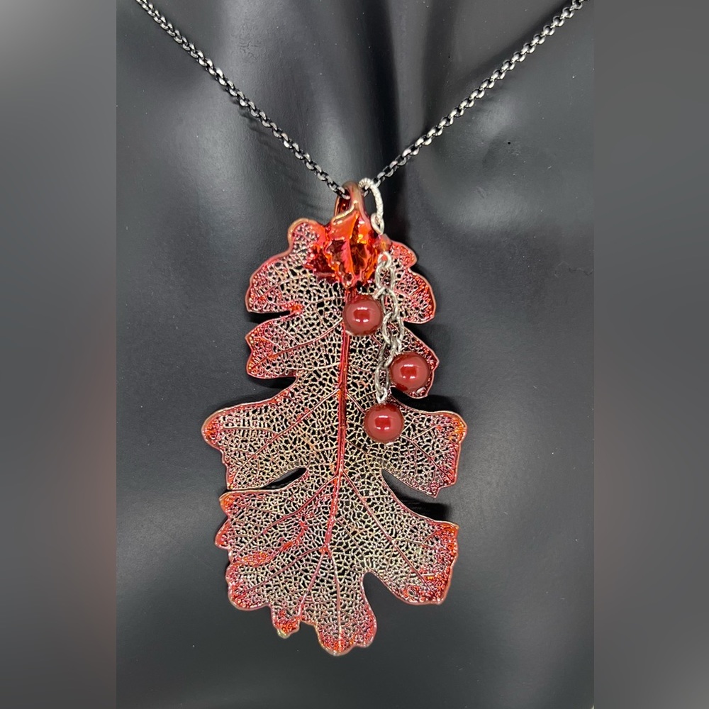 Silver Dorota Oak Leaf Pendant with Chrome Box Chain. NWOT.